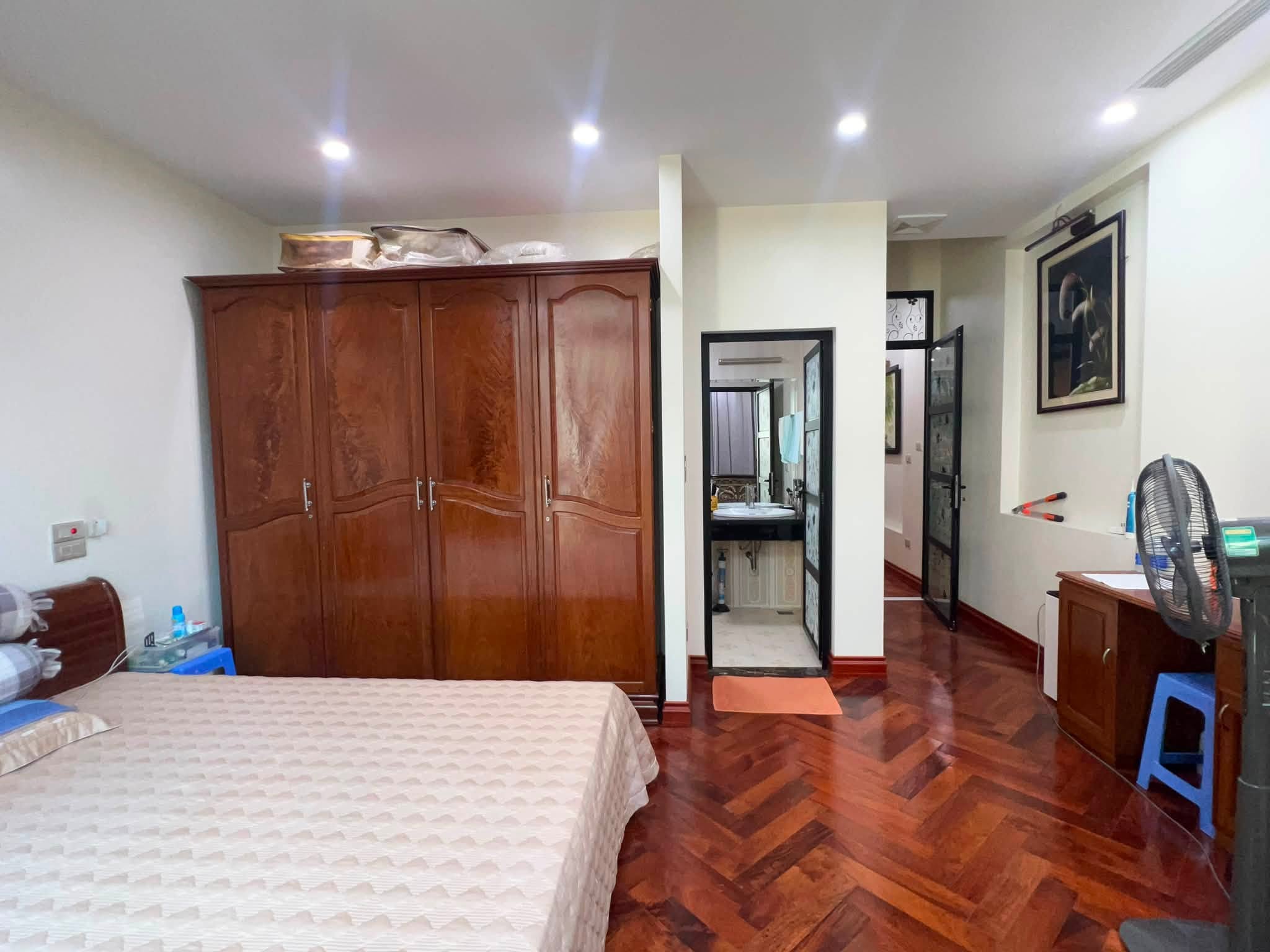 Bán Nhà Lạc Long Quân Tây Hồ 88m2 6 Tầng Thang Máy Gần Phố