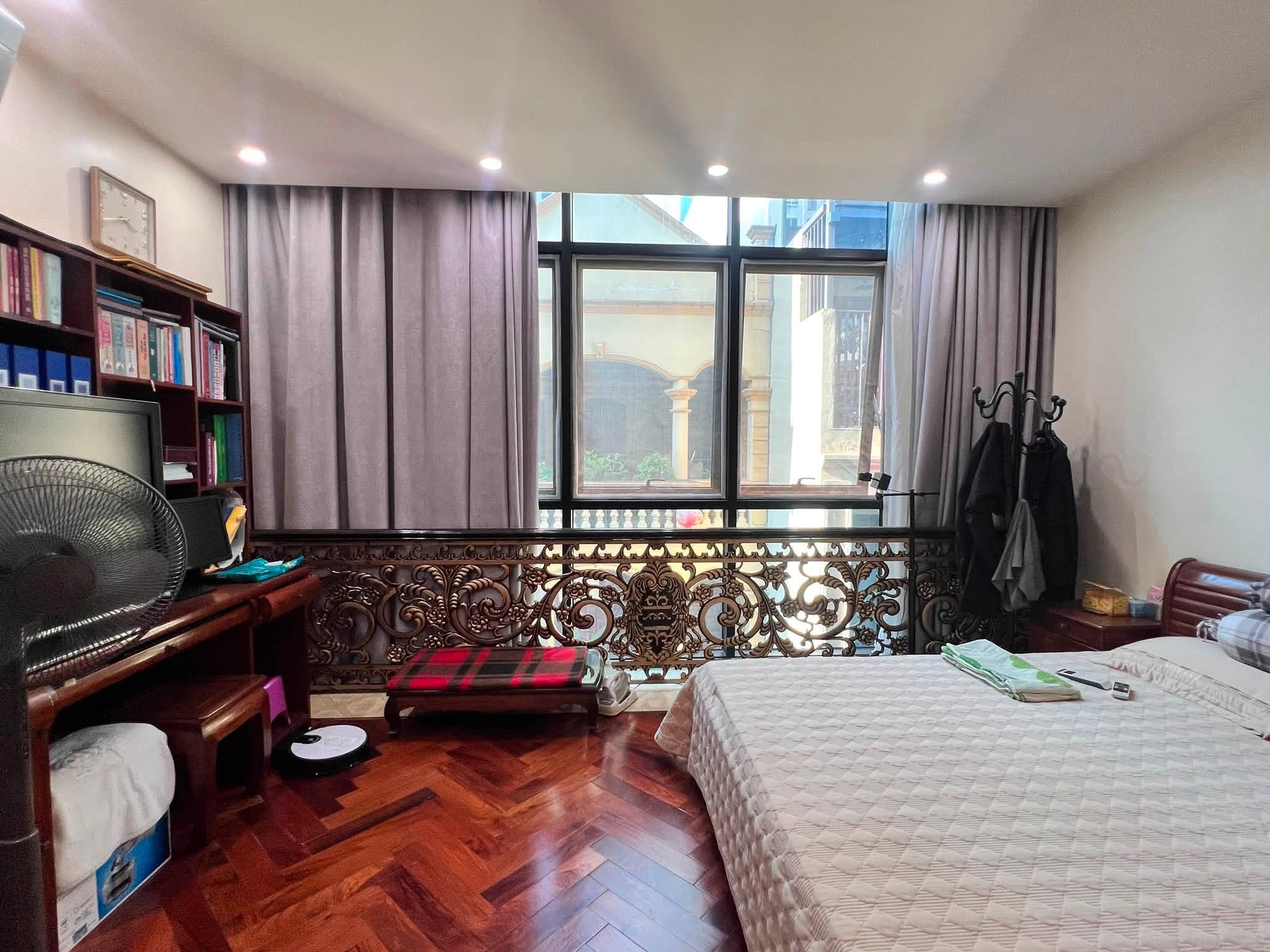 Bán Nhà Lạc Long Quân Tây Hồ 88m2 6 Tầng Thang Máy Gần Phố
