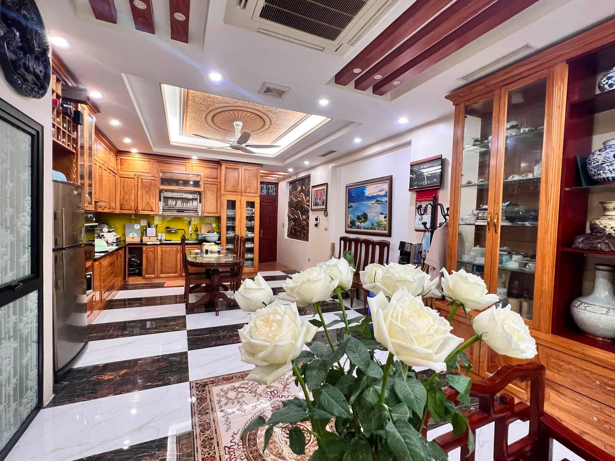 Bán Nhà Lạc Long Quân Tây Hồ 88m2 6 Tầng Thang Máy Gần Phố